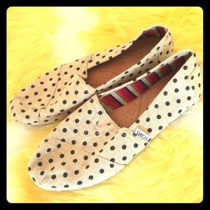 Polka dot toms. Size 8. Hardly worn.