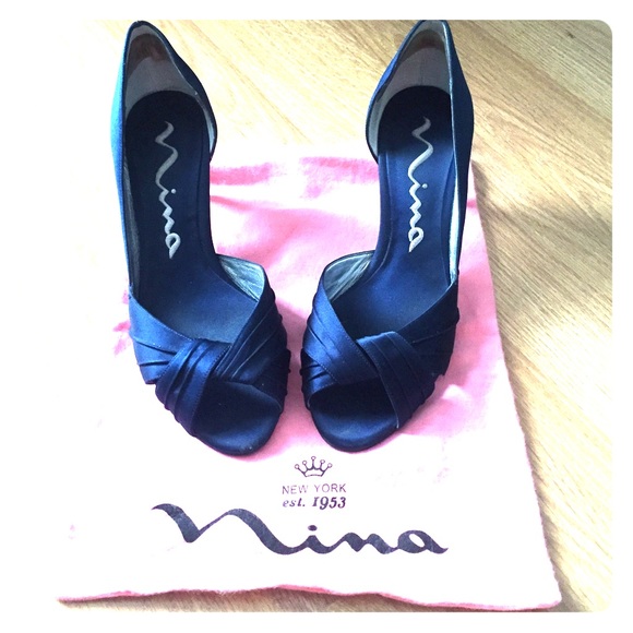 navy blue 1 inch heels