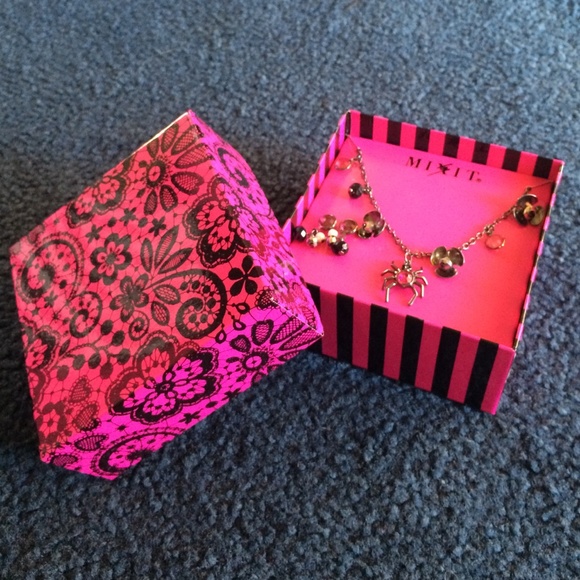 New pink spider set - Picture 1 of 2