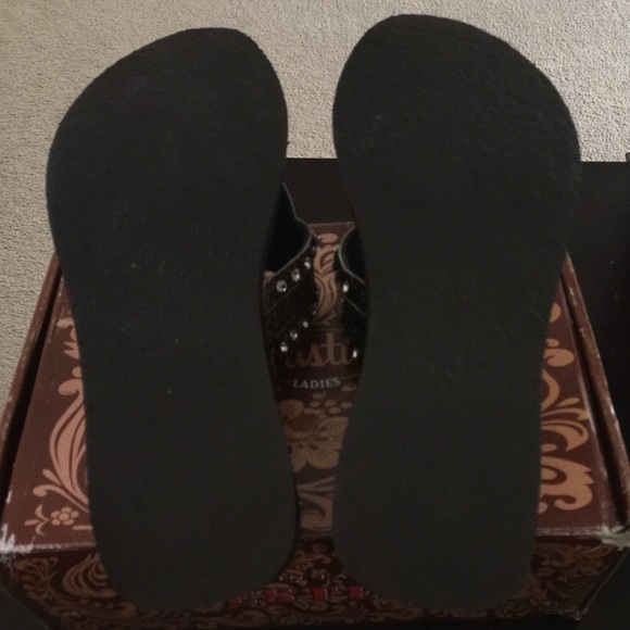 Justin Flip Flops - Picture 3 of 4