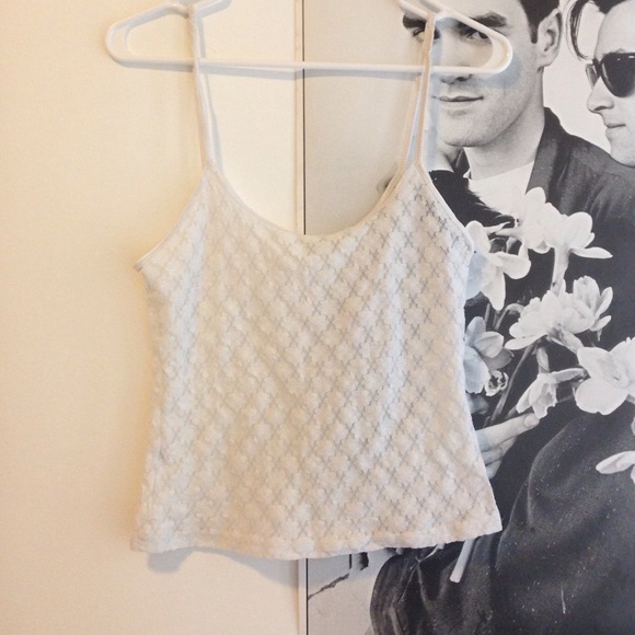 Cute white lace floral tank!