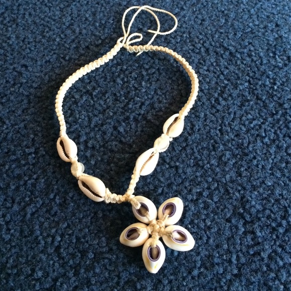 Shell necklace - Picture 2 of 2