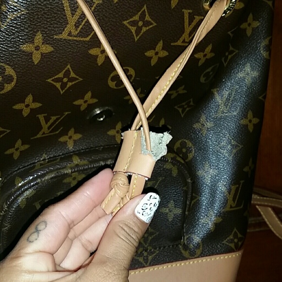 Handbags - Picture 2 of 4