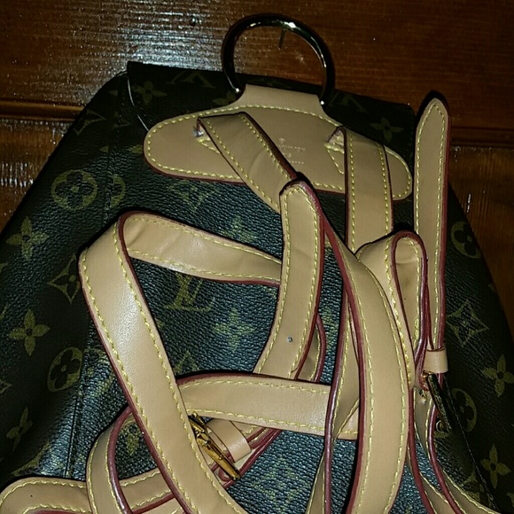 Handbags - Picture 4 of 4