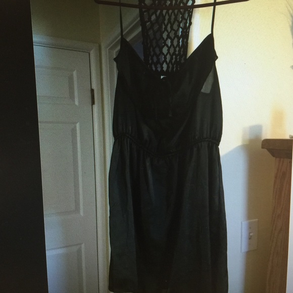 SALE🎀 gorgeous silk dress with netted back.