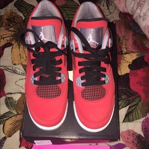 Toros Air Jordan 4s