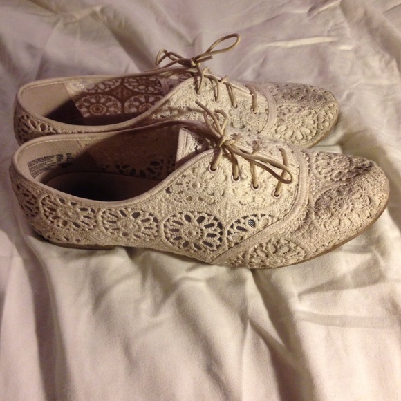 Crotchet flats with laces