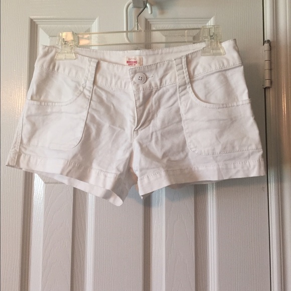 White mossimo shorts