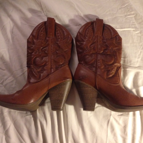 High heel brown cowgirl boots