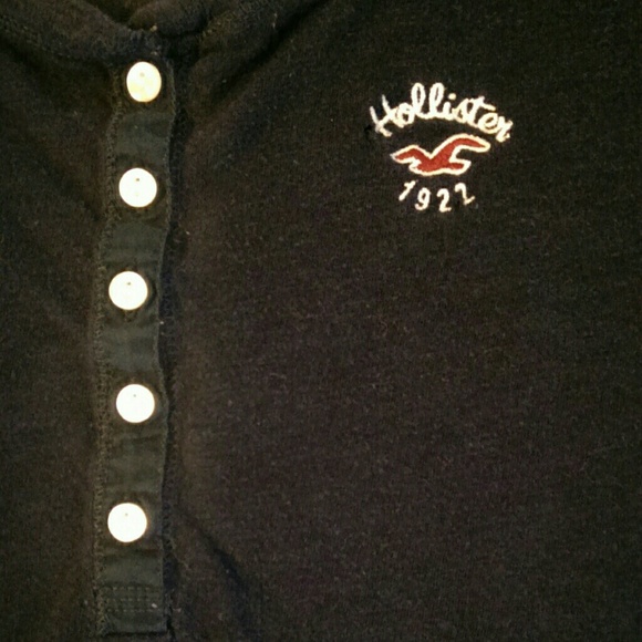 BUTTON HOLLISTER TEE - Picture 2 of 3