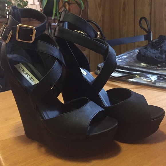 Additional Photos of Steve Madden Wedges - Picture 1 of 3