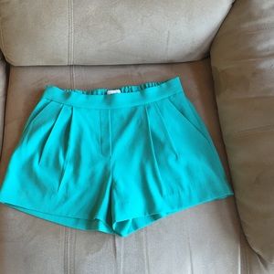 Aritzia babaton pleated shorts!