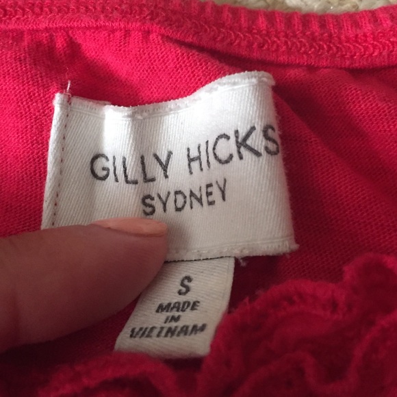 Cute ruffle tank! 💰 - Picture 2 of 4