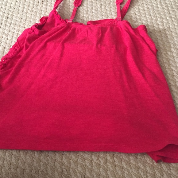 Cute ruffle tank! 💰 - Picture 4 of 4