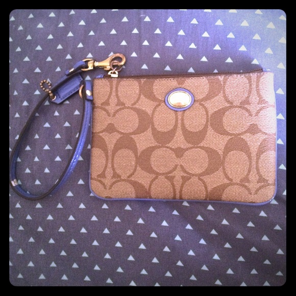 Coach wristlet - Picture 1 of 1