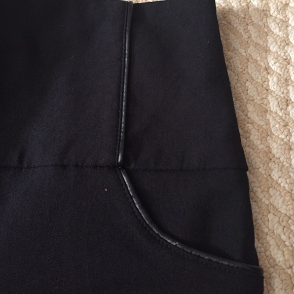 Dressy high shorts with leather trim - Picture 3 of 4