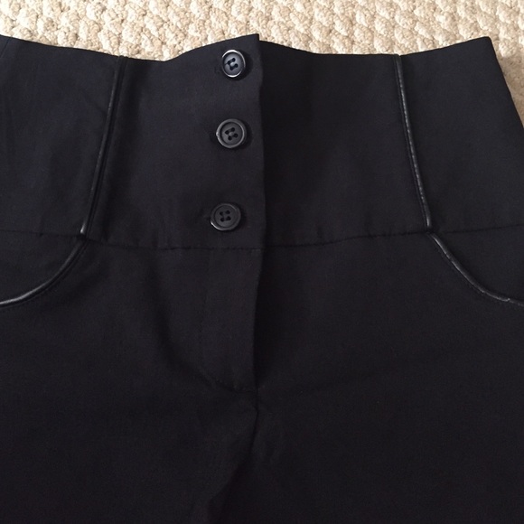 Dressy high shorts with leather trim - Picture 4 of 4