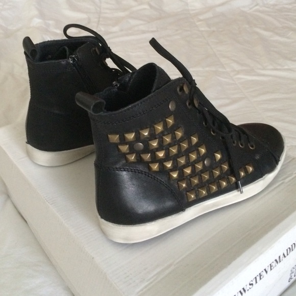 ❌SOLD ON Ⓜ️❌ Steve Madden Cobalt Leather Sneakers - Picture 3 of 4