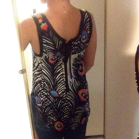 Silky peacock feather hi-low tank top - Picture 2 of 3