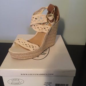 Steve Madden beige wedges