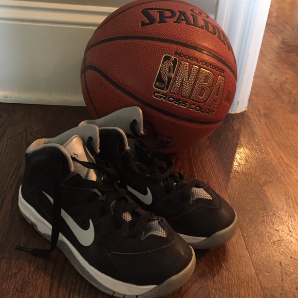 Boys basketball shoes