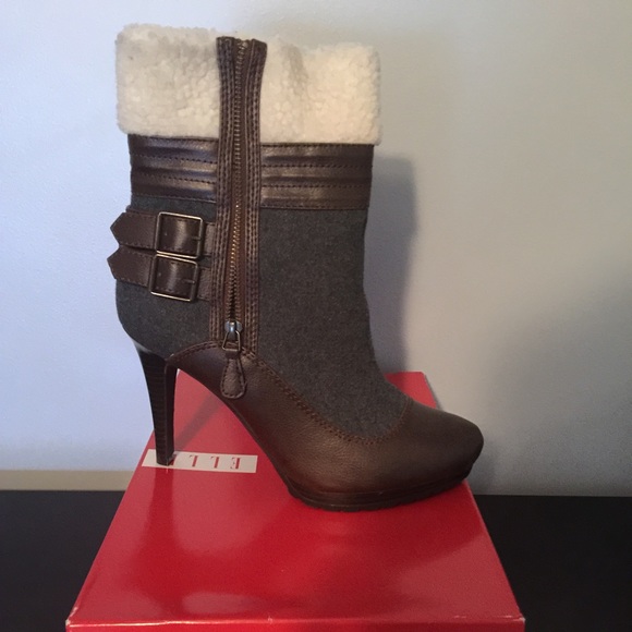 Jean and brown boot with fur inside