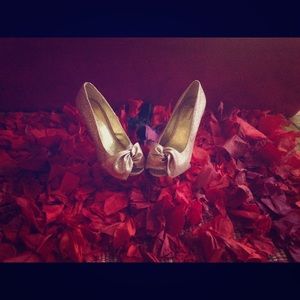 Pink Glitter heels! Girls love sparkles!