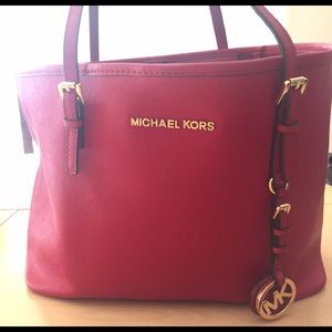 Michael Kors Jet Set Tote in Red