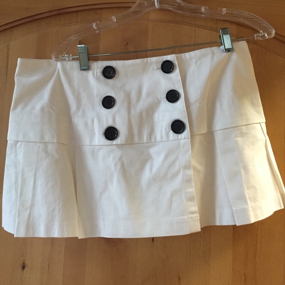 Brand new with out tags white button up skirt