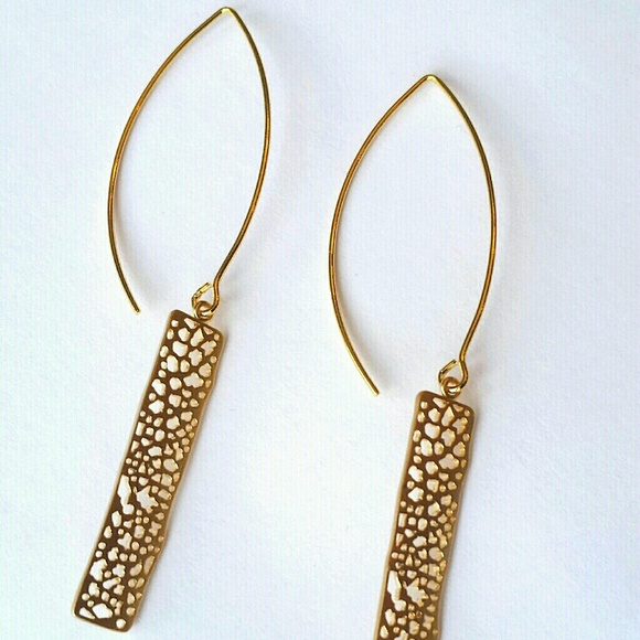 shopjewelry  Jewelry - ♡HOST PICK♡ CHIC & MODERN DANGLE EARRINGS