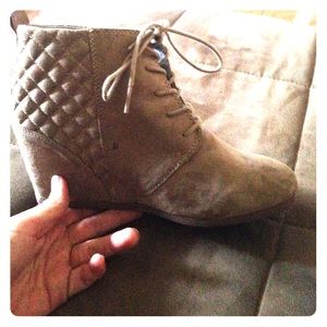 Tan light brown wedge booties lace up.
