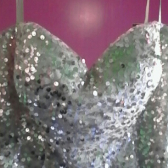 Short dress - Picture 3 of 4