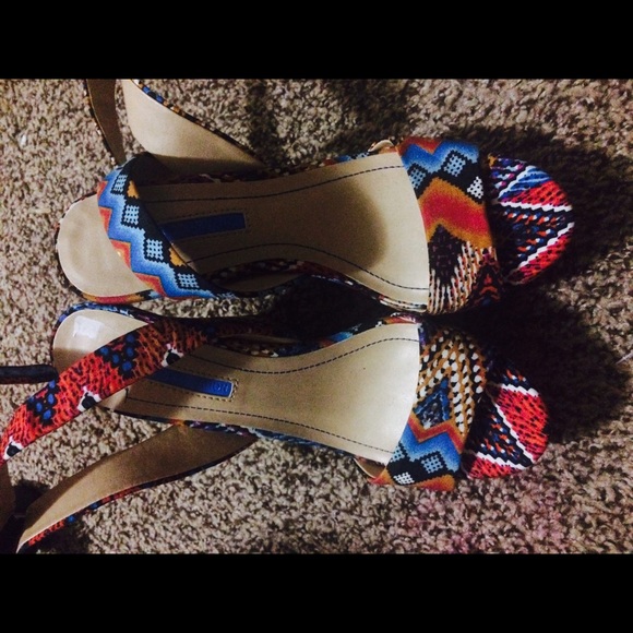 BCBG wedges!