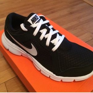 Nike Flex Experience 4.5Y, 6.5 Women's
