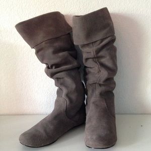 Slouchy Grey Suede Boots (Sierra 1024)
