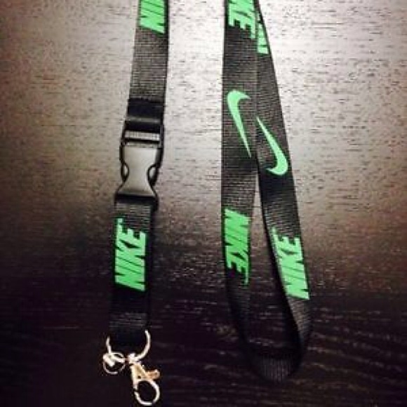 Nike Keychain Black/Green - Picture 1 of 2