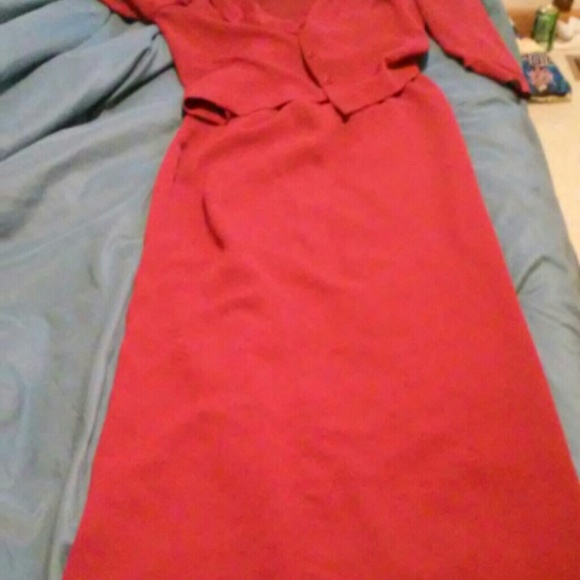 Three piece skirt set.