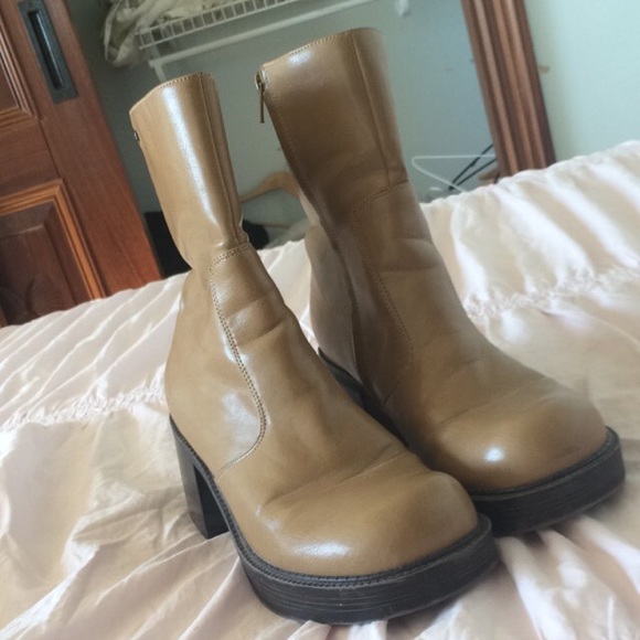 Tan boots with chunky heel
