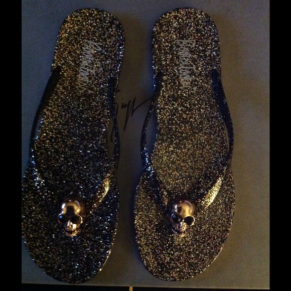Skull thong sandals