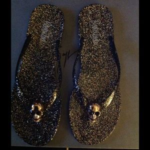 Skull thong sandals