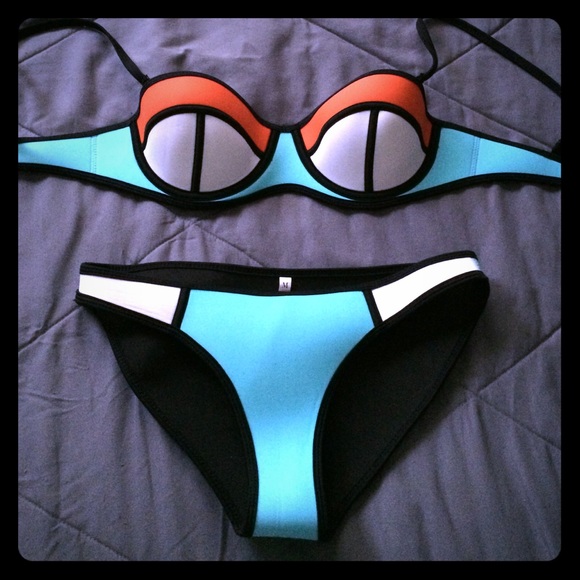 Bikini 👙 ☀️ - Picture 2 of 4