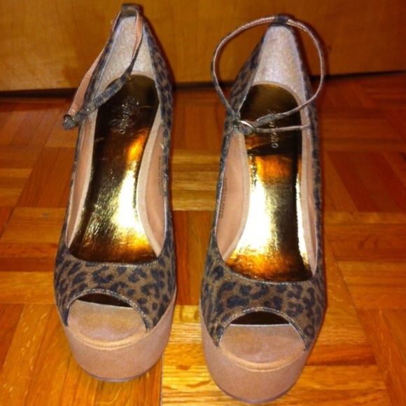 SOLD Leopard Wedges Zigi Girl 7 - Picture 2 of 3