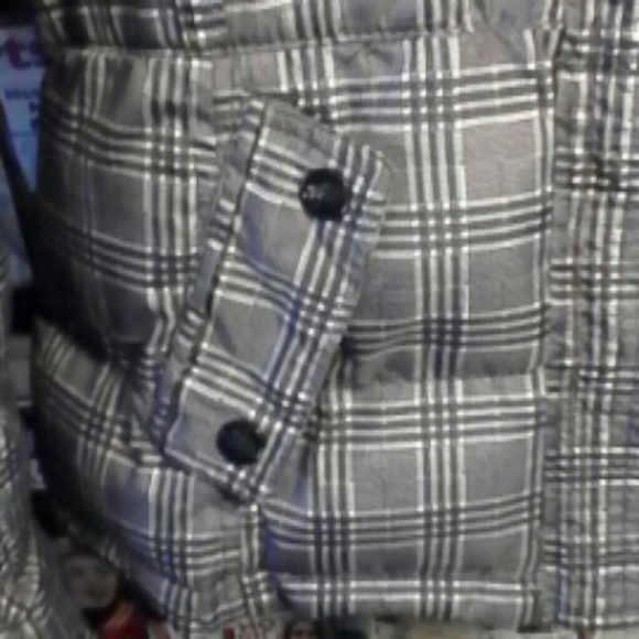 Coat - Picture 3 of 4