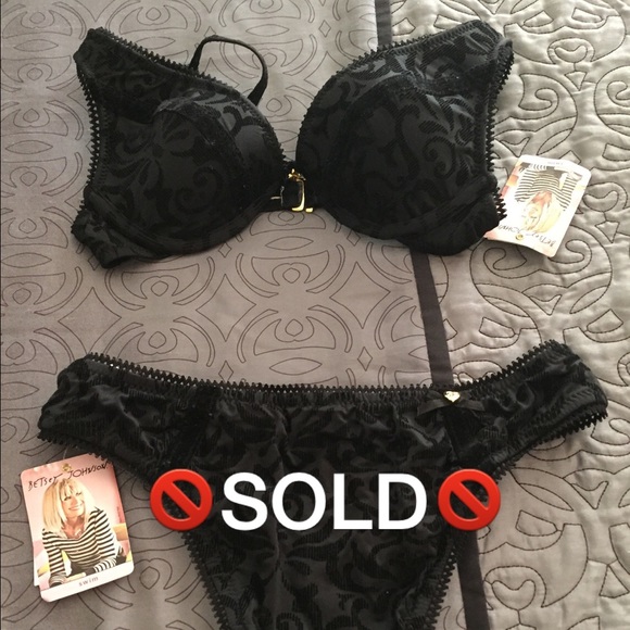 🚫SOLD🚫BUNDLE - RESERVED 6 item bundle .