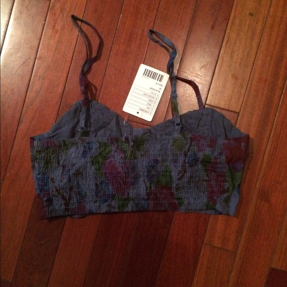 Floral Crop Top w/ Hook & Eye Closure NO TRADES - Picture 2 of 2