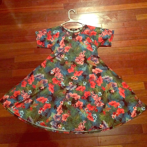 Floral Short Sleeve Swing Dress NO TRADES - Picture 1 of 1