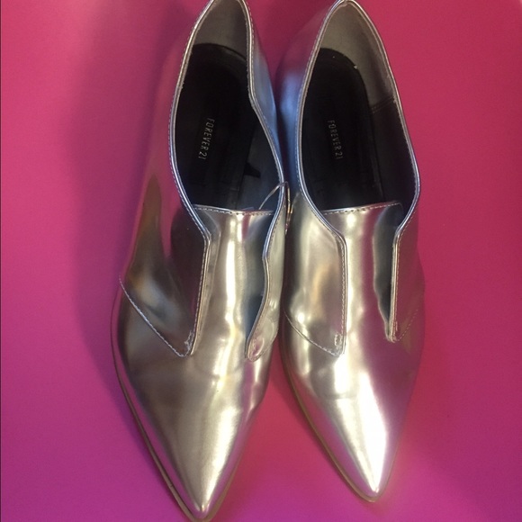 Forever 21 silver shoes sz 6