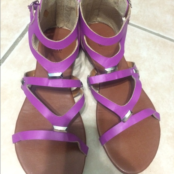Women's size 9 purple sandals !