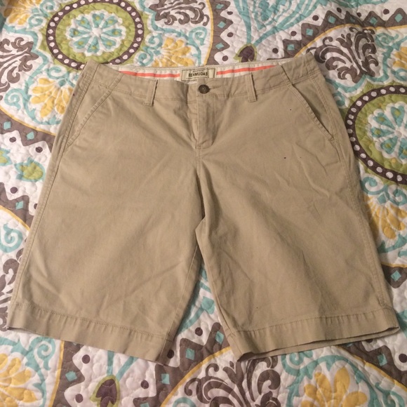 Khaki Bermuda Shorts 🌴