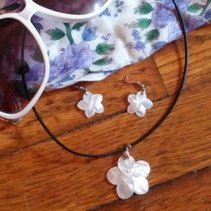 Shell flower necklace and earrings set